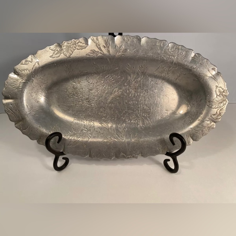 Vintage Serving Bread Tray Forman Family Aluminum Hand Hammered Floral Scalloped